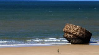 La playa española que parecía solo arena y olas y escondía huellas de neandertales de hace más de 100.000 años
