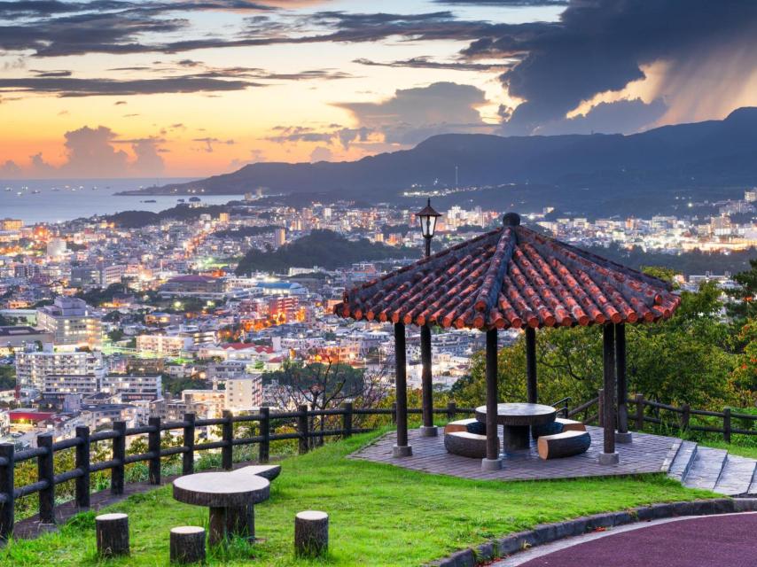Paisaje urbano en Nago, Okinawa.