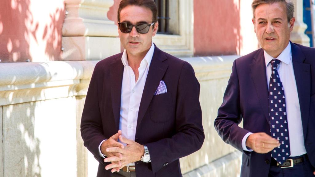 Enrique Ponce junto a José Ribagorda, en 2025.