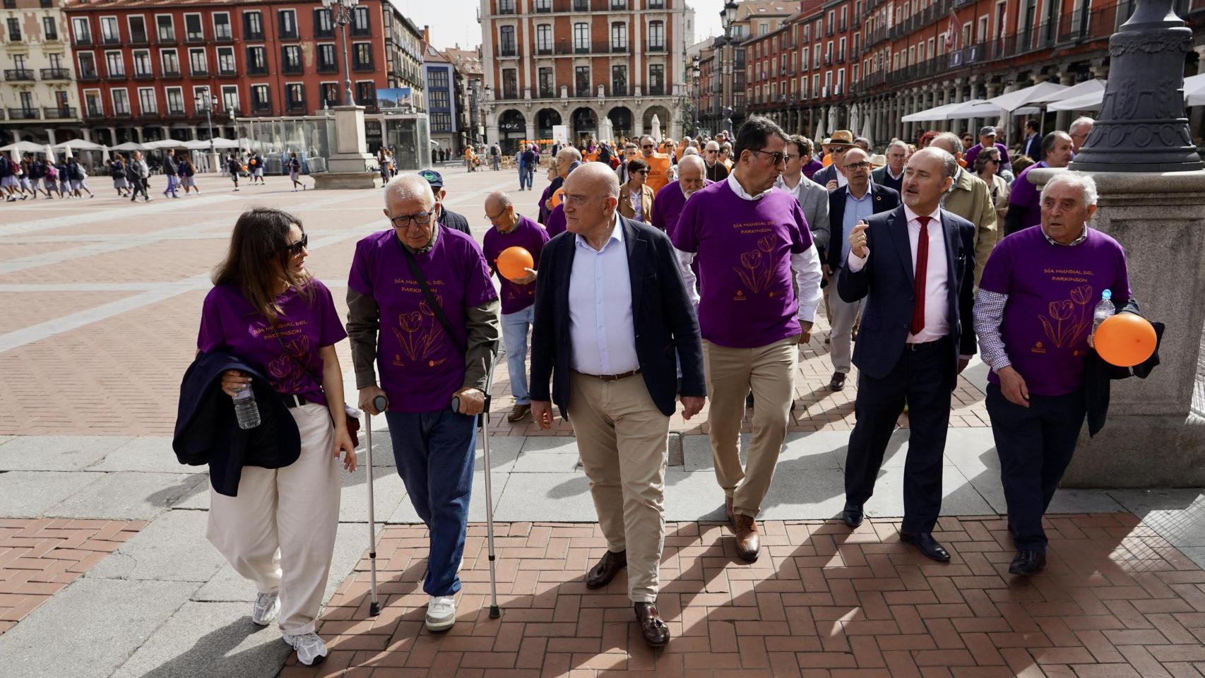 El alcalde de Valladolid, Jesús Julio Carnero, participa en el acto conmemorativo del Día Mundial del Párkinson.