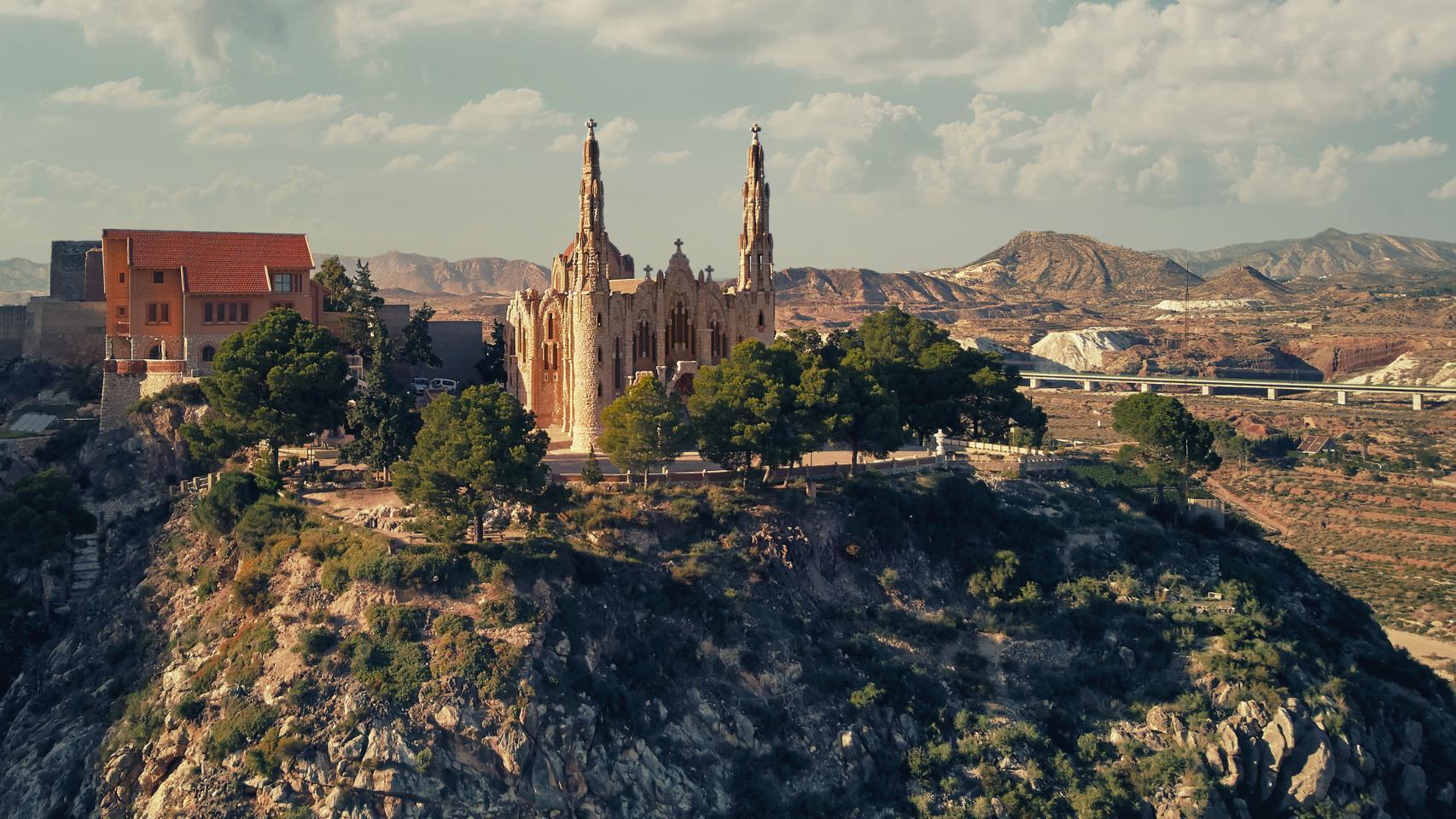Vistas de Novelda y su santuario.