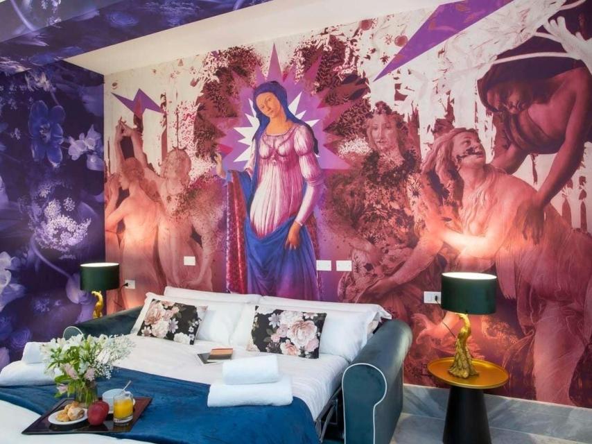 Una de las habitaciones de este hotel donde se ha fusionado la historia con elementos actuales.