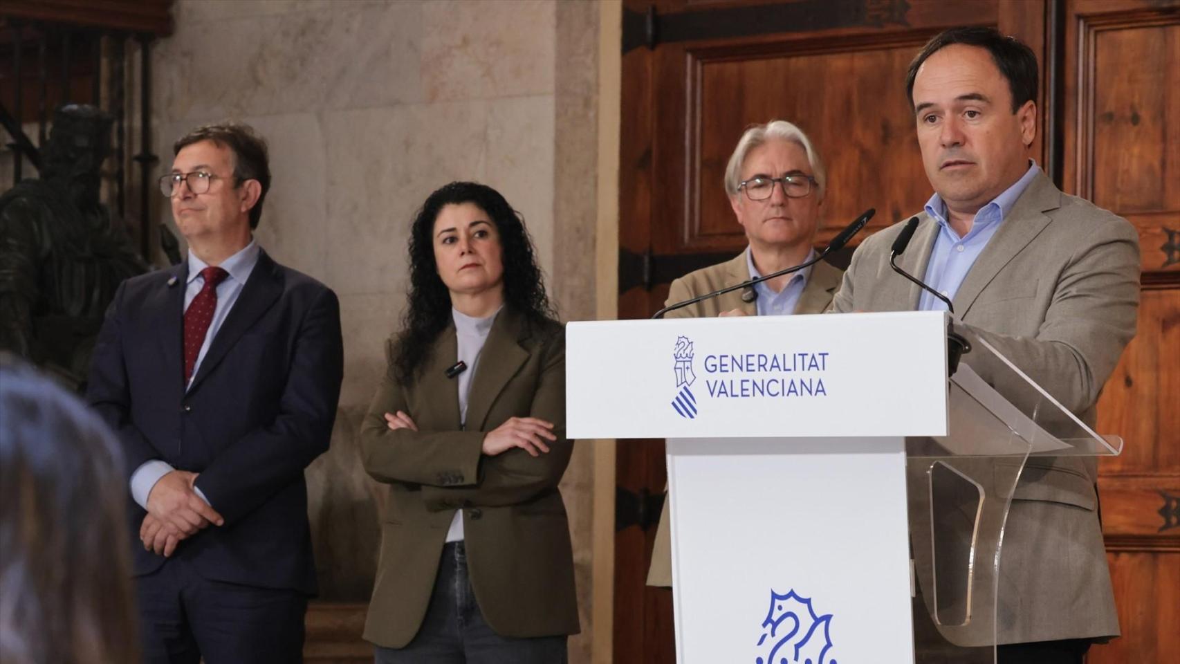 Juanfran Pérez Llorca, junto a los secretarios generales de CCOO y UGT, Ana García y Tino Calero; y el presidente de la CEV, Vicente Lafuente. GVA
