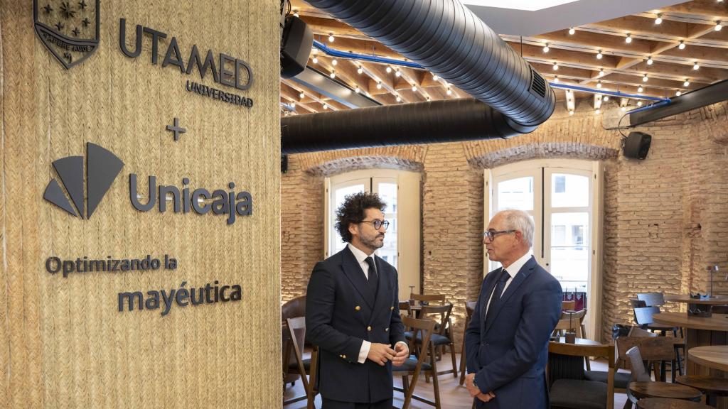 Paco Ávila e Isidro Rubiales en la sede de UTAMED en calle La Bolsa.