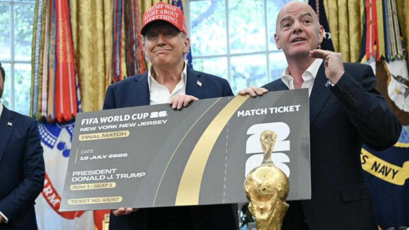 Donald Trump, presidente de Estados Unidos, y Gianni Infantino, presidente de la FIFA, durante una reunión en la Casa Blanca.