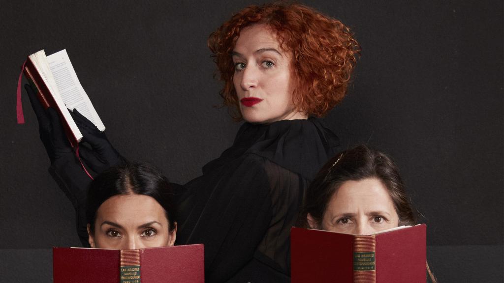Silvia de Pé e Itziar Miranda con su compañera de reparto Lorena Berdún.