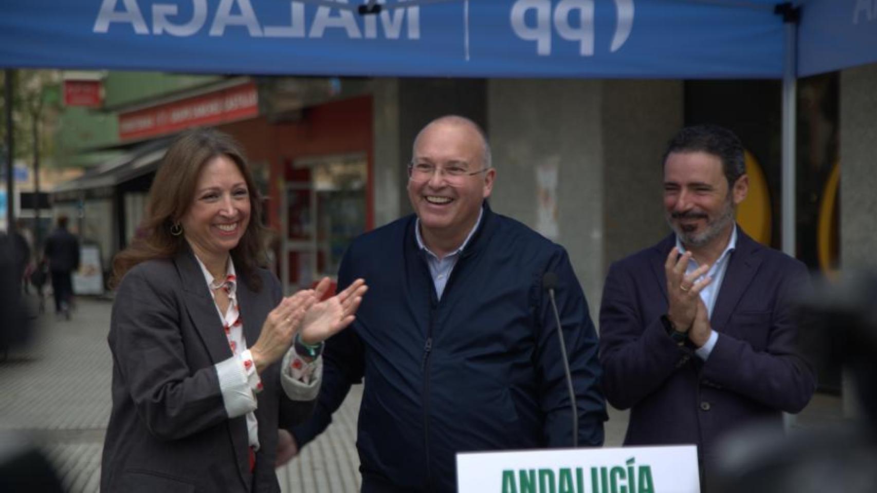 Patricia Navarro, Miguel Tellado y José Ramón Carmona.