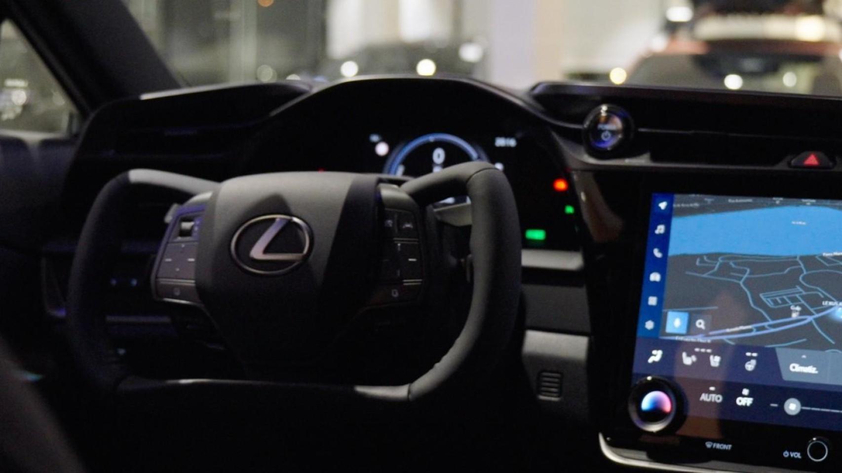 Novedoso volante de un modelo Lexus RZ a la venta en Grupo Breogán.
