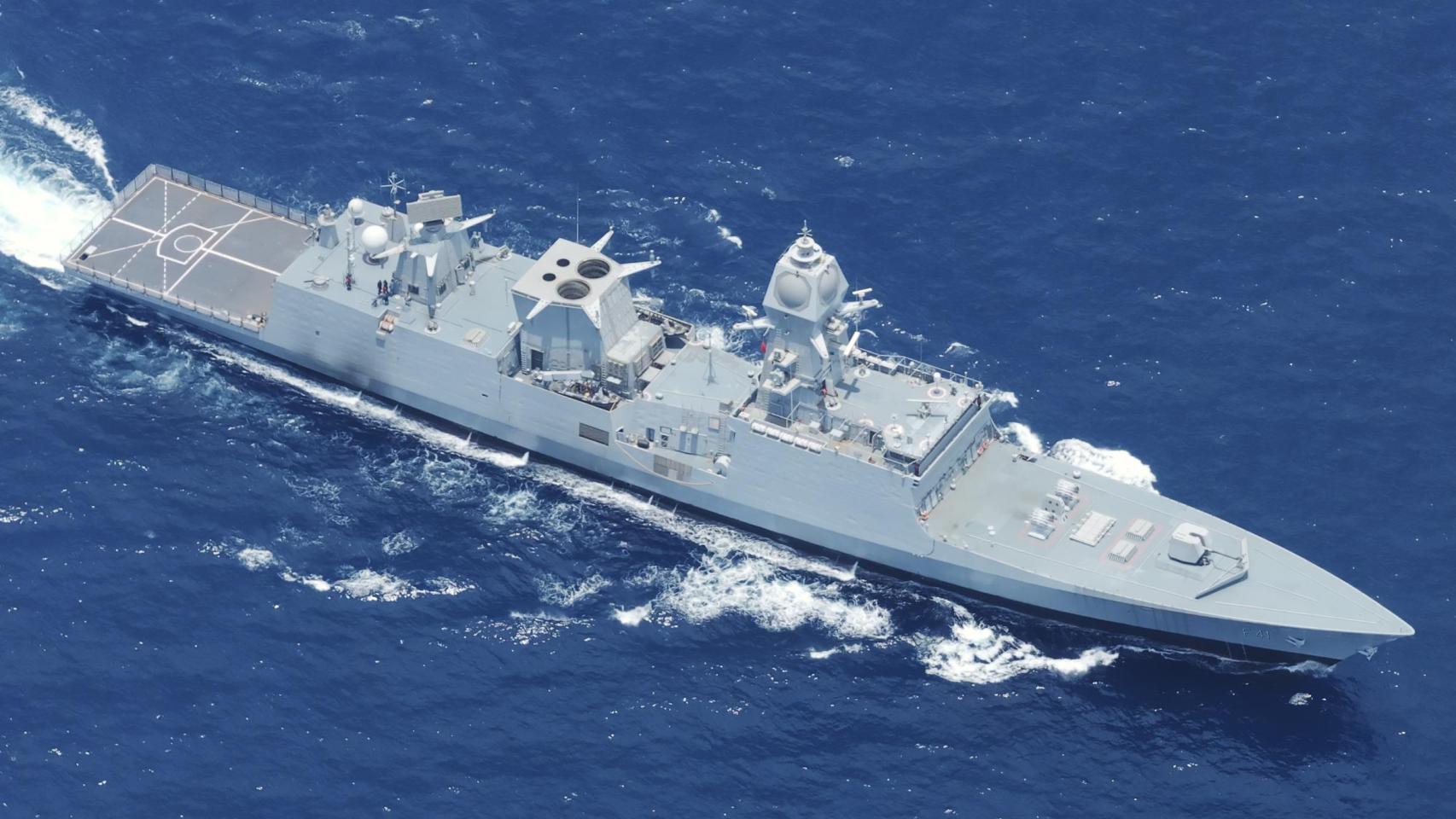Fragata INS Taragiri de India