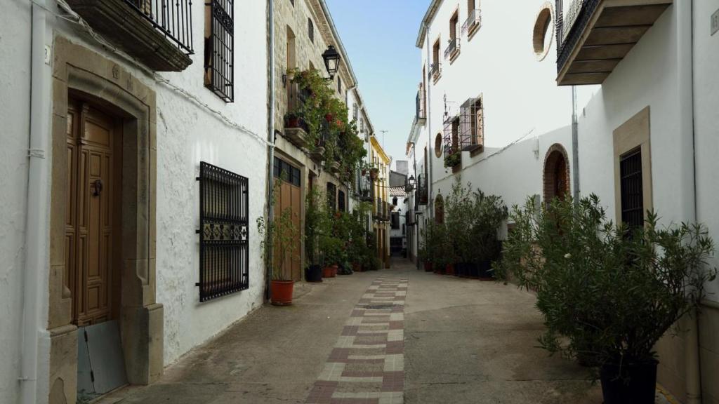 Una de las calles de Iznatoraf (Jaén).
