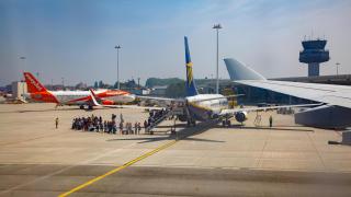 Pasajeros en el aeropuerto de Oporto