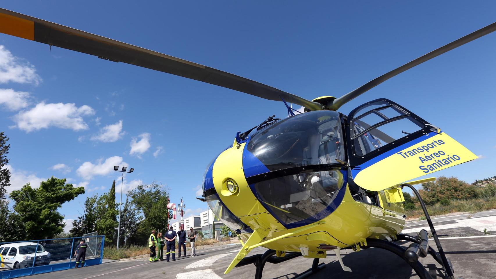 Imagen de un helicóptero medicalizado del Sescam.