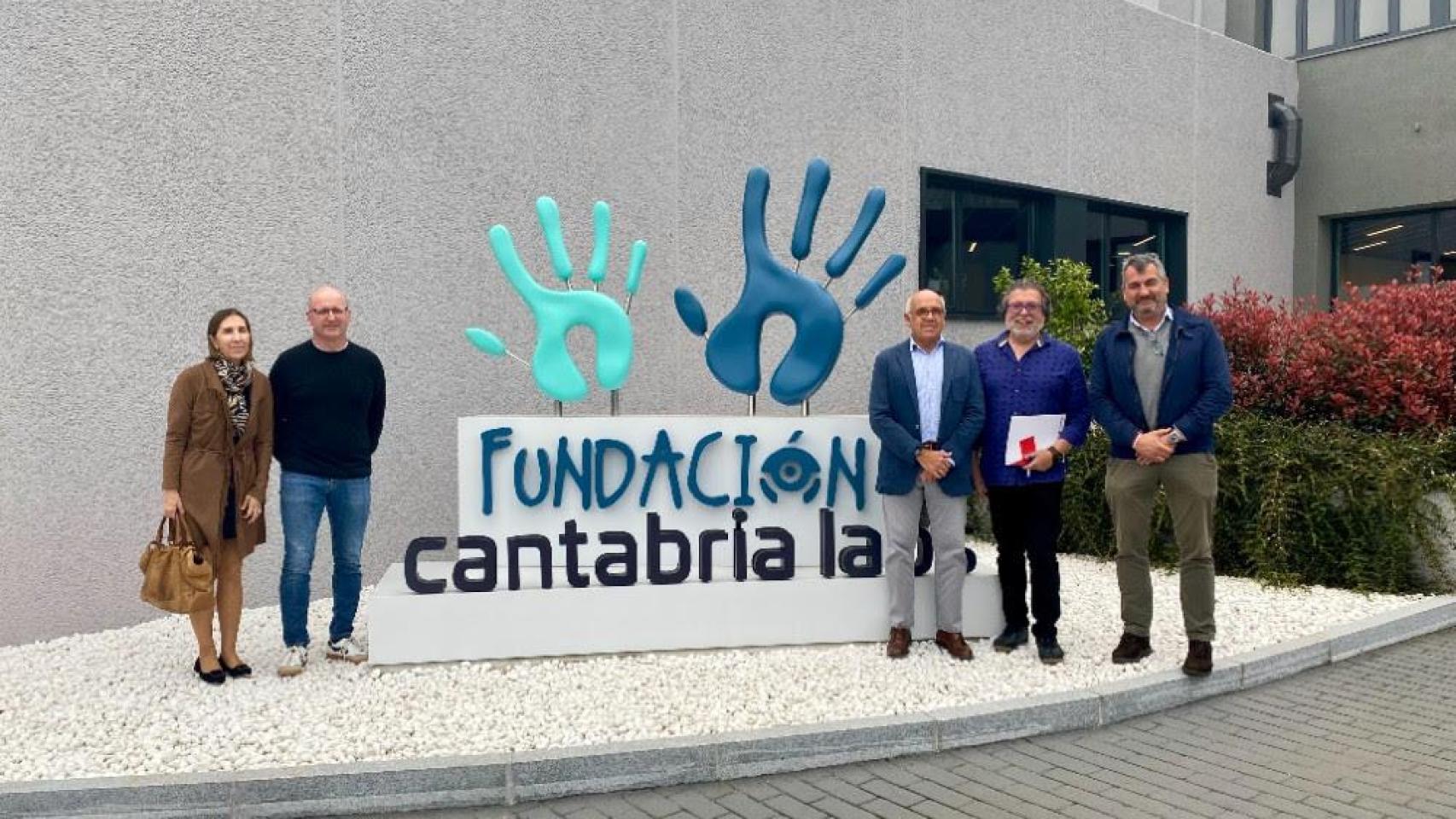 Fundación Cantabria Labs y Cruz Roja en Cantabria firman un acuerdo para impulsar la inclusión social.