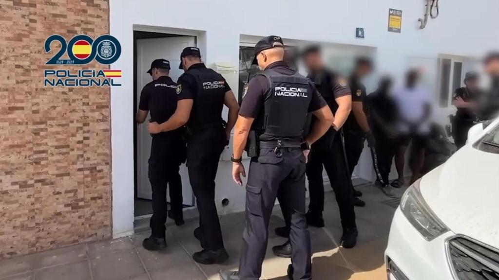 Agentes de la Policía Nacional irrumpieron en una residencia infantil de Arrecife donde vivía la niña.
