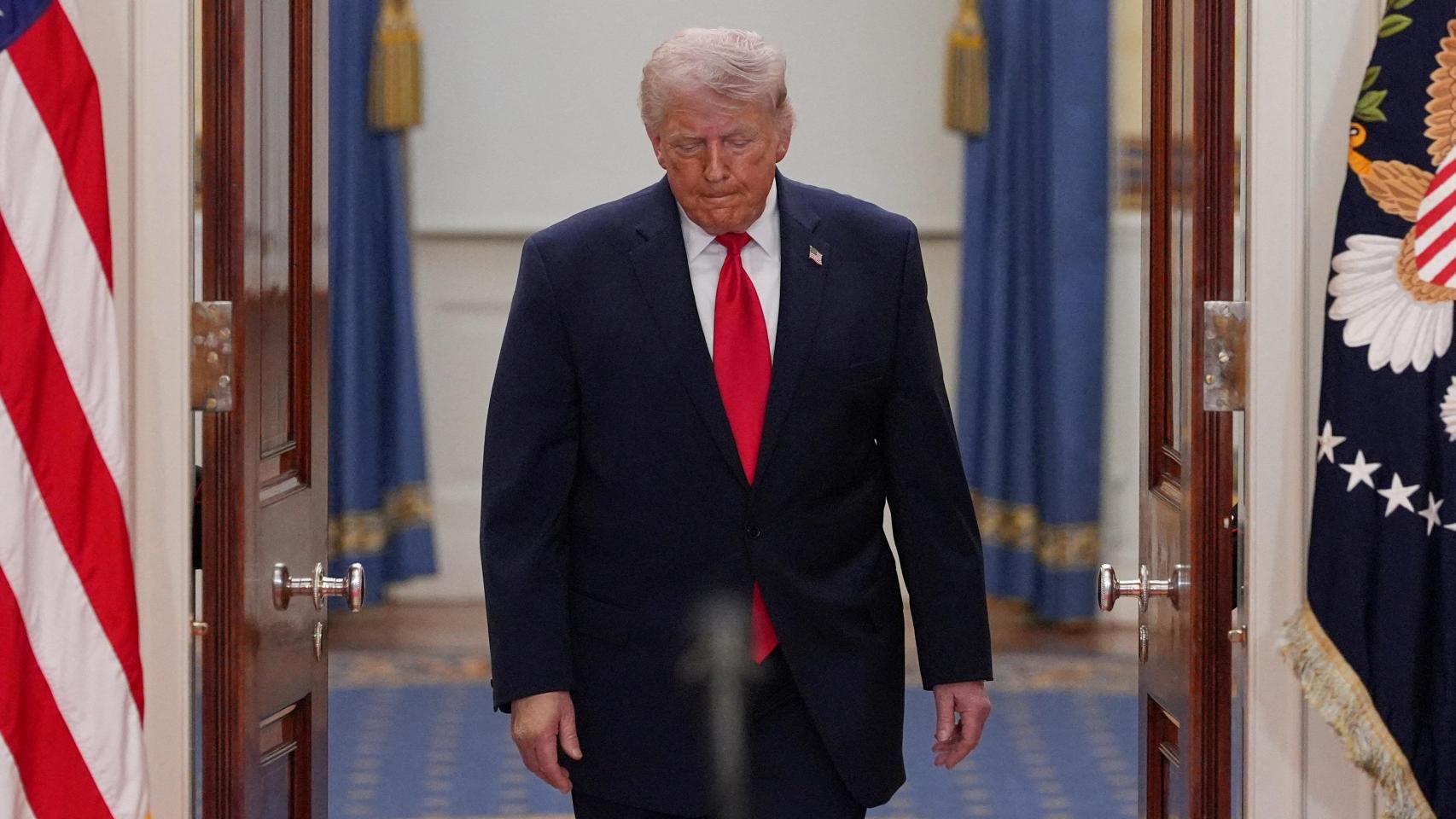 Trump, debilitado por la crítica interna, redobla sus amenazas ante la cita con Irán: "Sólo están vivos para que puedan negociar"