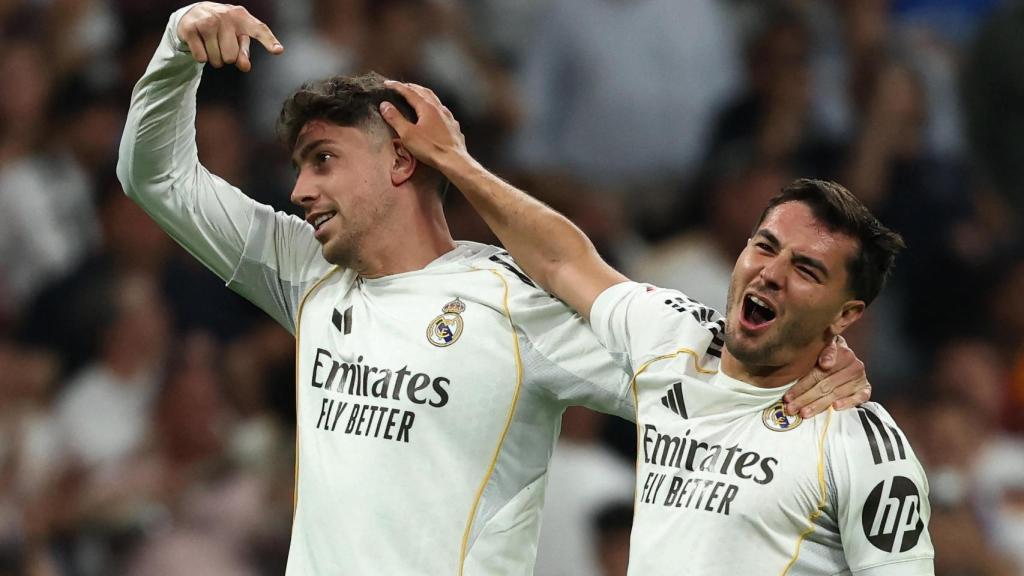 Fede Valverde celebrates his goal against Girona with Brahim Díaz.