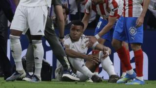 Mbappé, con sangre en la cara durante el partido contra el Girona.