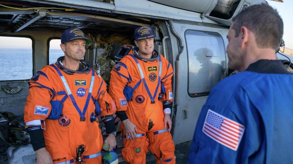 Los astronautas Wiseman y Hansen.