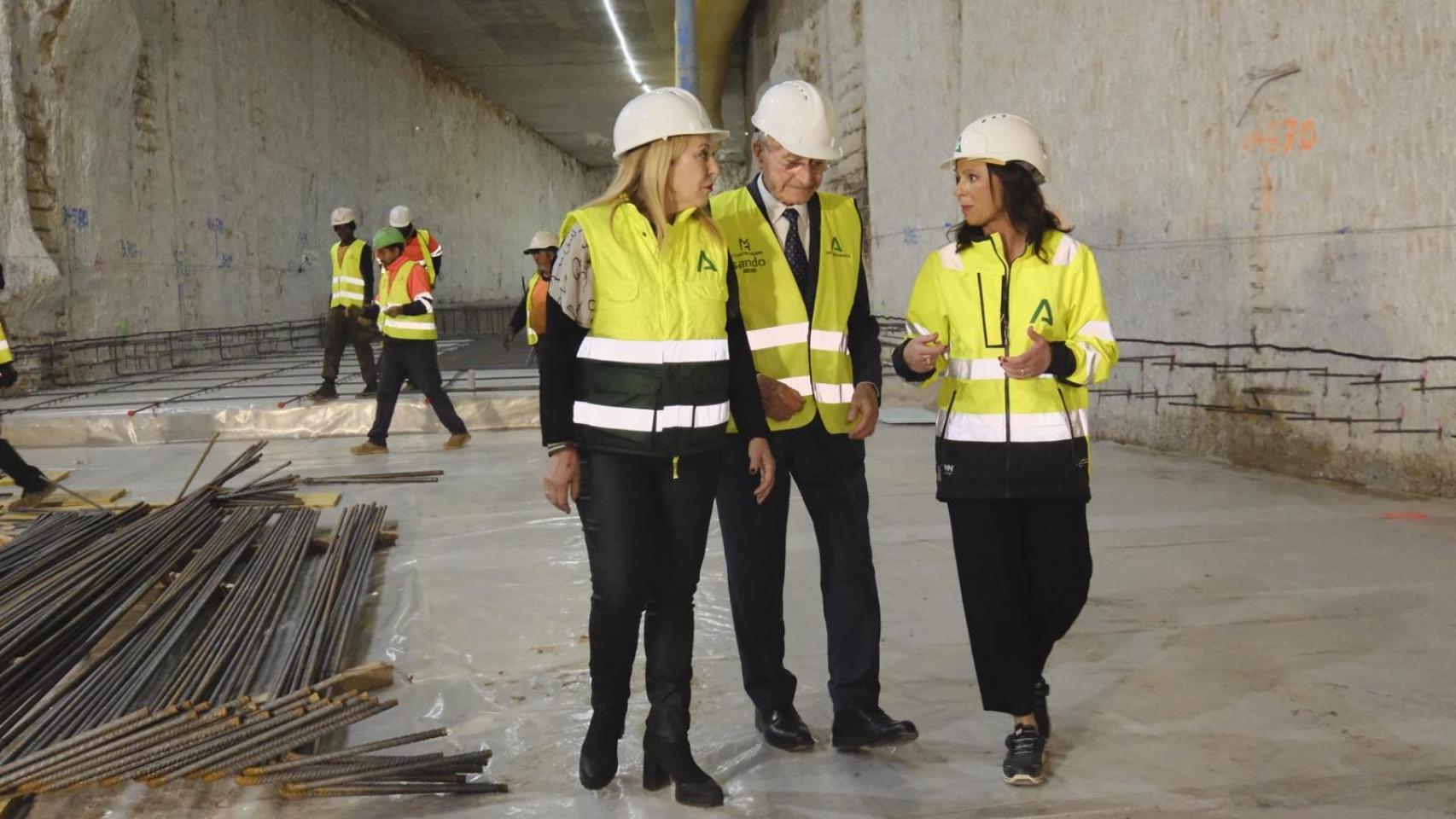 Carolina España, Francisco de la Torre y Rocío Díaz, en la visita a las obras del Metro de Málaga.