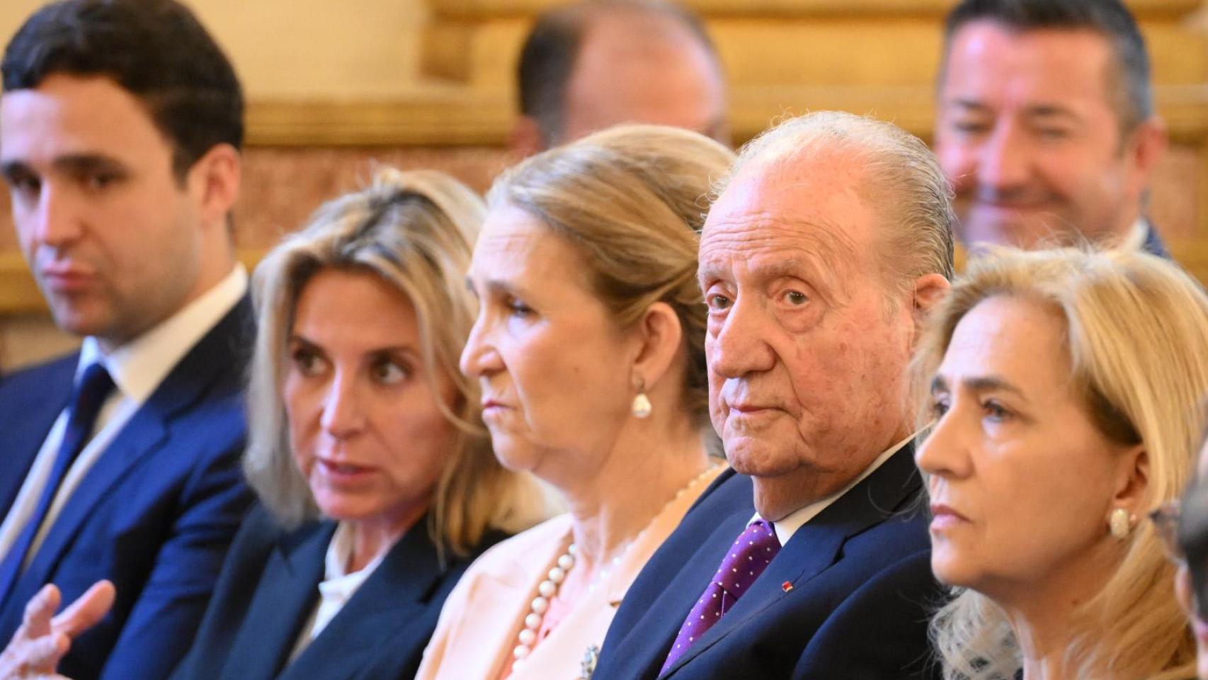 La Asamblea Nacional francesa ha querido reconocer al Emérito con el Premio Especial del Libro Político por sus memorias 'Reconciliación'.
