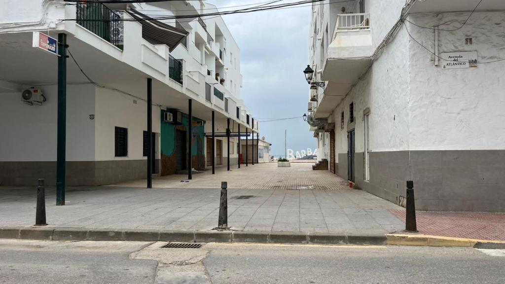 Imagen de la zona donde se ubica el local nocturno donde ocurrieron los hechos en Barbate (Cádiz).