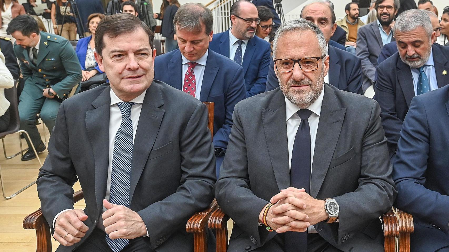 El presidente de la Junta en funciones, Alfonso Fernández Mañueco, y el candidato de Vox, Carlos Pollán, en una imagen de archivo