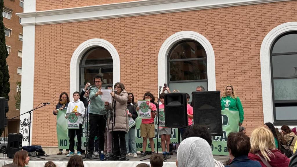 David Angulo y Marisol Aznar en la lectura de manifiesto en defensa de la educación pública