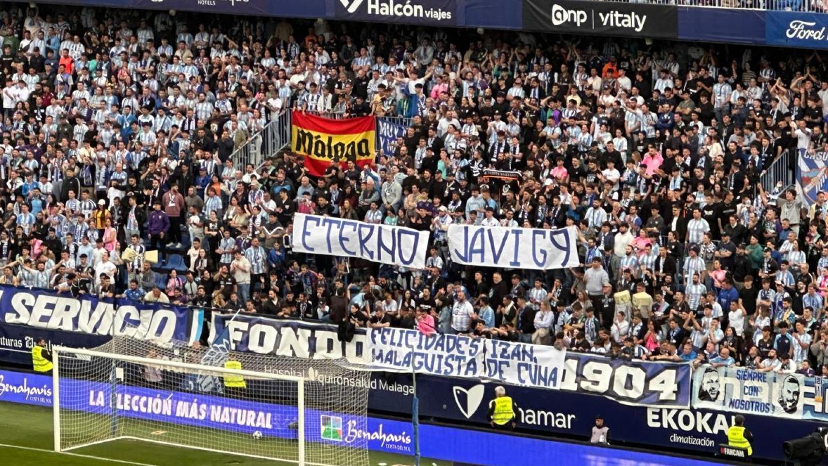 Imagen de la pancarta en La Rosaleda en recuerdo de Javier.