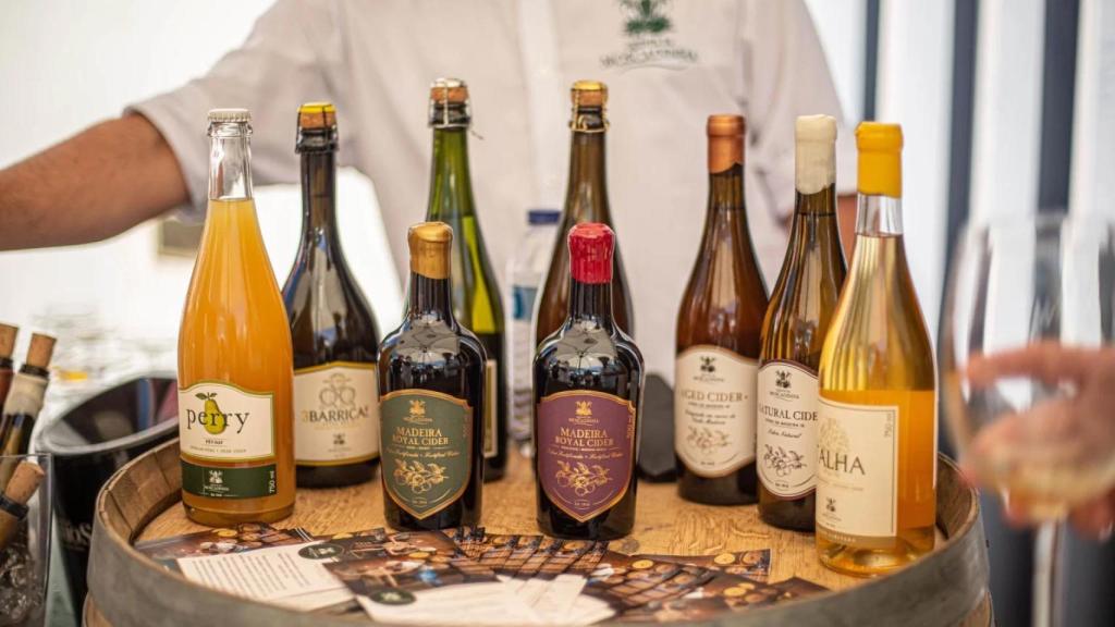 El catálogo de sidras que trabaja Márcio Nóbrega, al frente de Quinta da Moscadinha