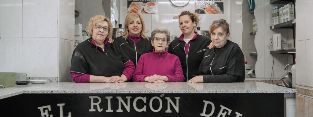 De izquierda a derecha: Pili, Nuria, Luz, Noelia y Conchi.