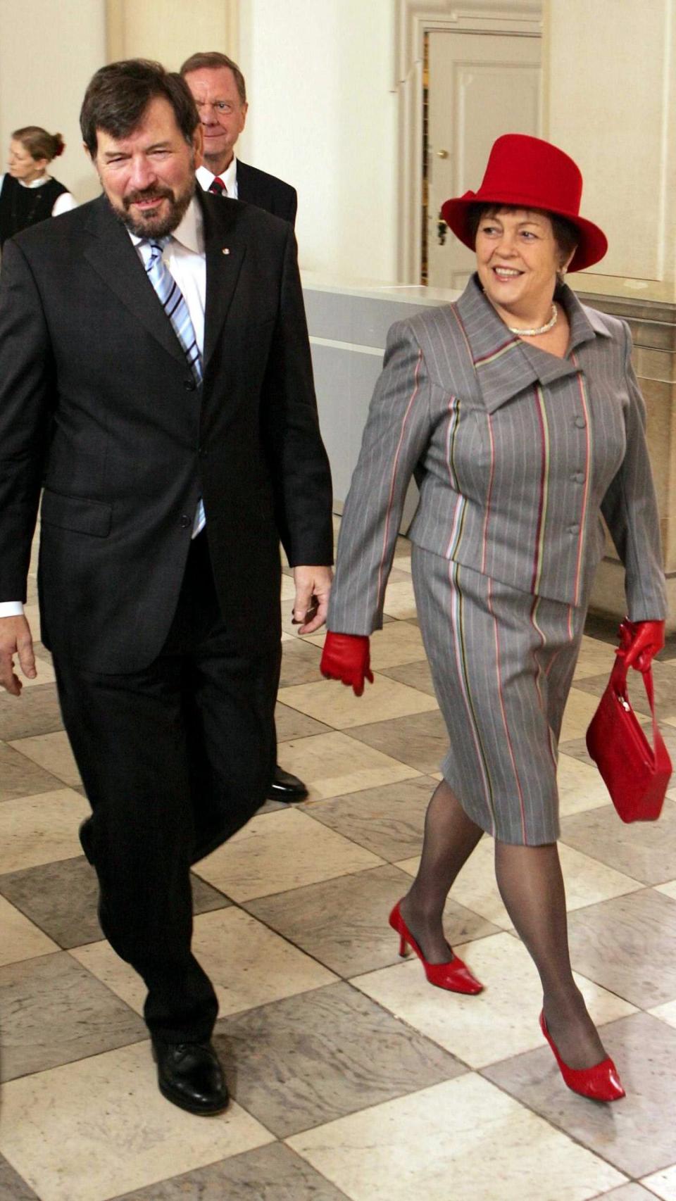 John Donaldson, padre de Mary de Dinamarca, contrajo matrimonio en segundas nupcias con Susan Moody en 2001..