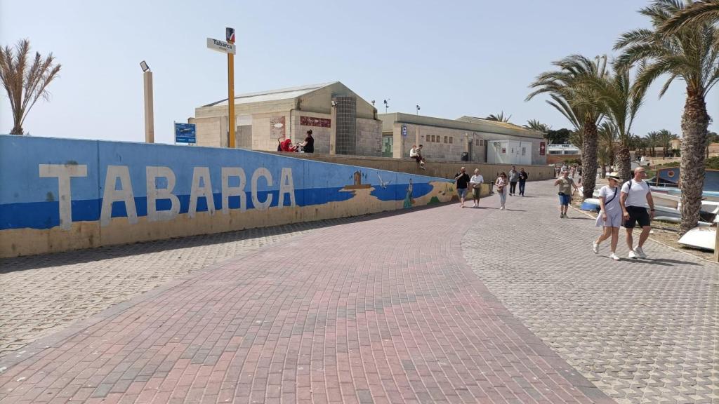 Mural a la entrada de la isla de Tabarca.