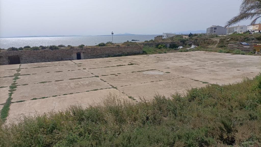 Helipuerto improvisado donde aterriza el helicóptero de Salvamento Marítimo.