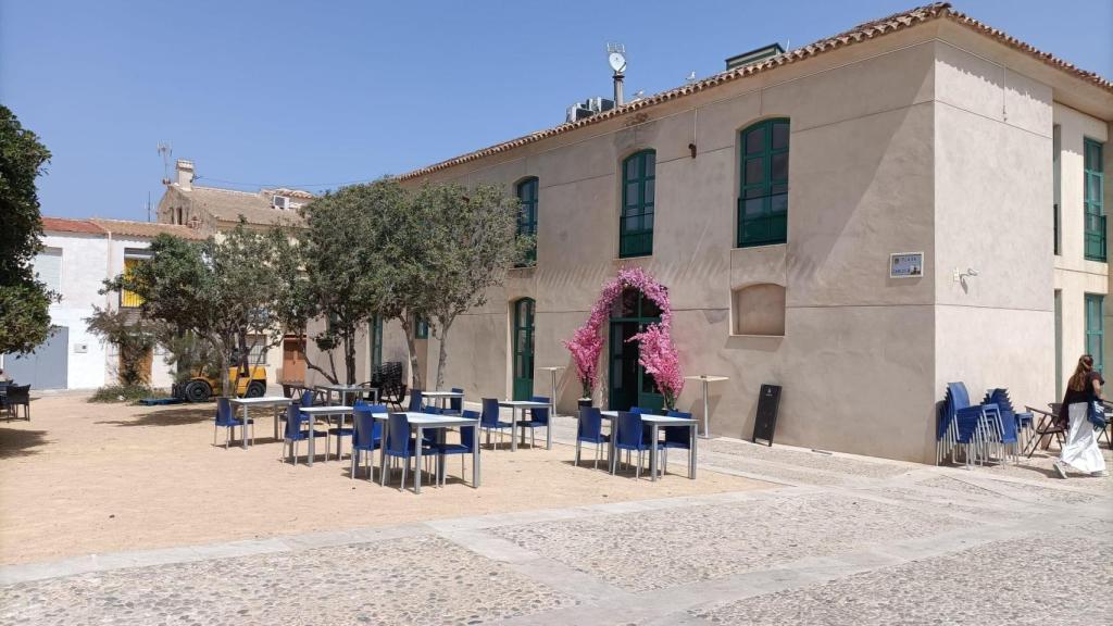 Una de las plazas de la isla.
