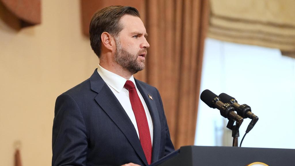 El vicepresidente de EEUU, JD Vance, este domingo en Islamabad, tras reunirse con representantes de Pakistán e Irán.