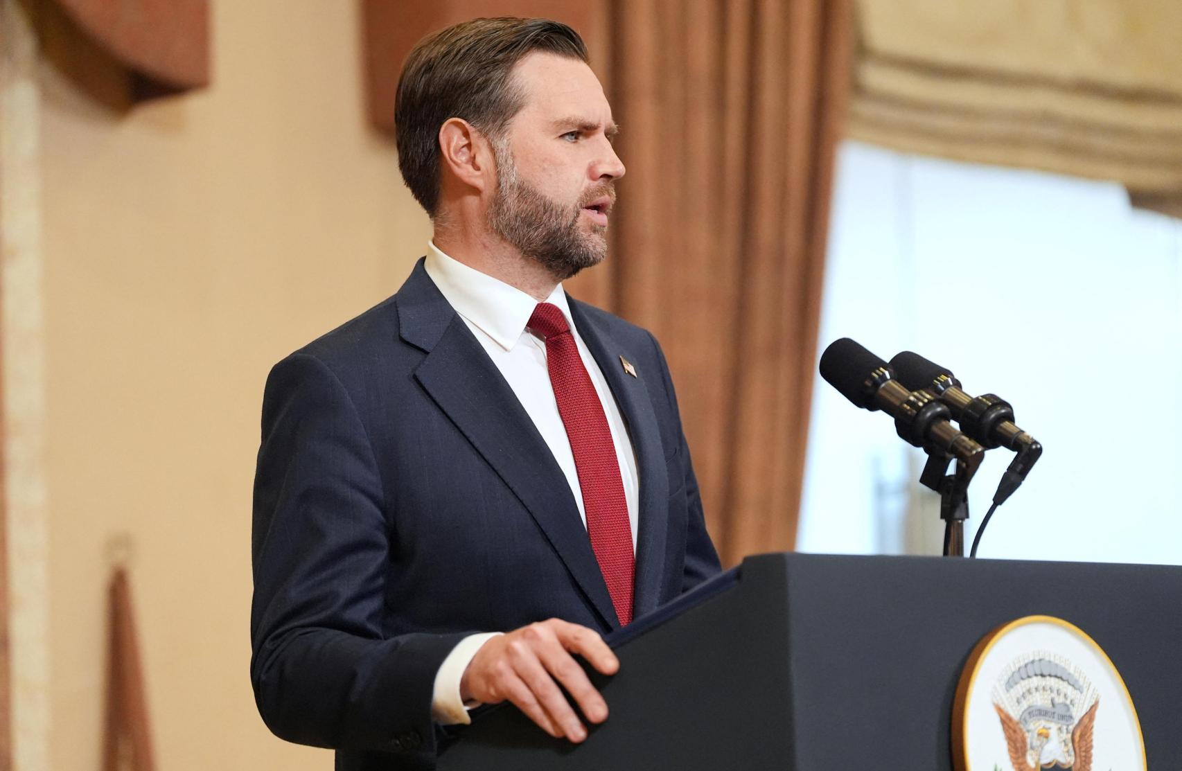 El vicepresidente de EEUU, JD Vance, este domingo en Islamabad, tras reunirse con representantes de Pakistán e Irán.