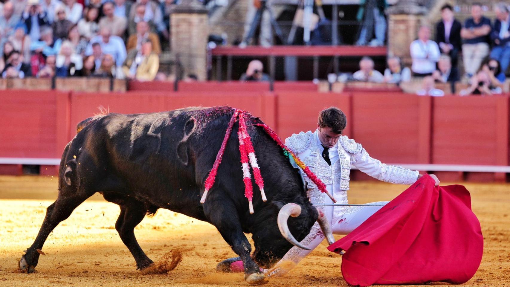 Un comprometido Rafa Serna corta una trabajada oreja ante una exigente corrida de Fuente Ymbro