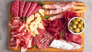 Ya es oficial: el jamón, el pan, las galletas, las aceitunas y el vinagre cambian para siempre su calidad alimentaria en 2026