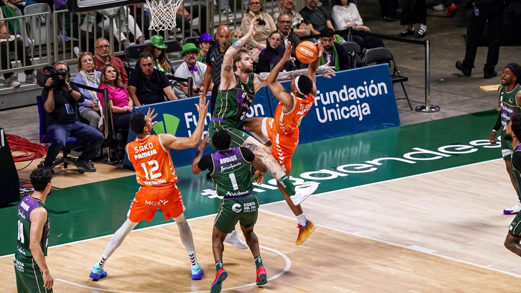 Momento del Unicaja vs Valencia Basket de la Liga Endesa