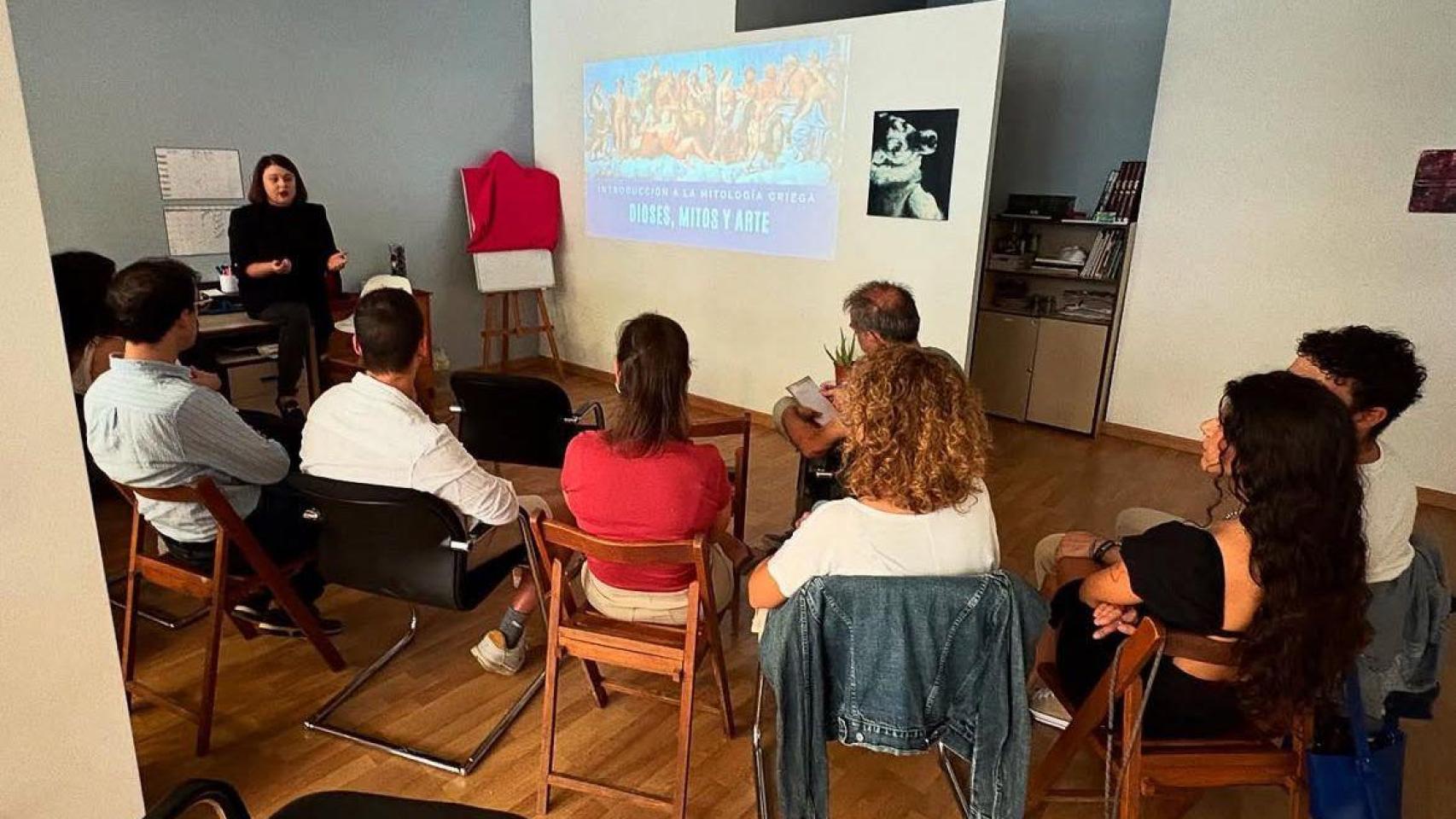 Un taller sobre mitología griega impartido en ArteSá por Alba Ferrás.