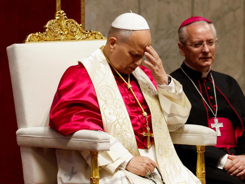 El papa León XIV preside una vigilia en la basílica de San Pedro el pasado sábado.