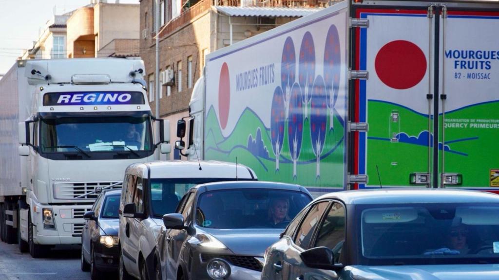 Colapso en las carreteras por el tránsito de vehículos pesados