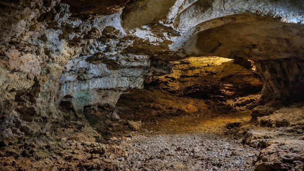 La cueva de Orbaneja del Castillo.