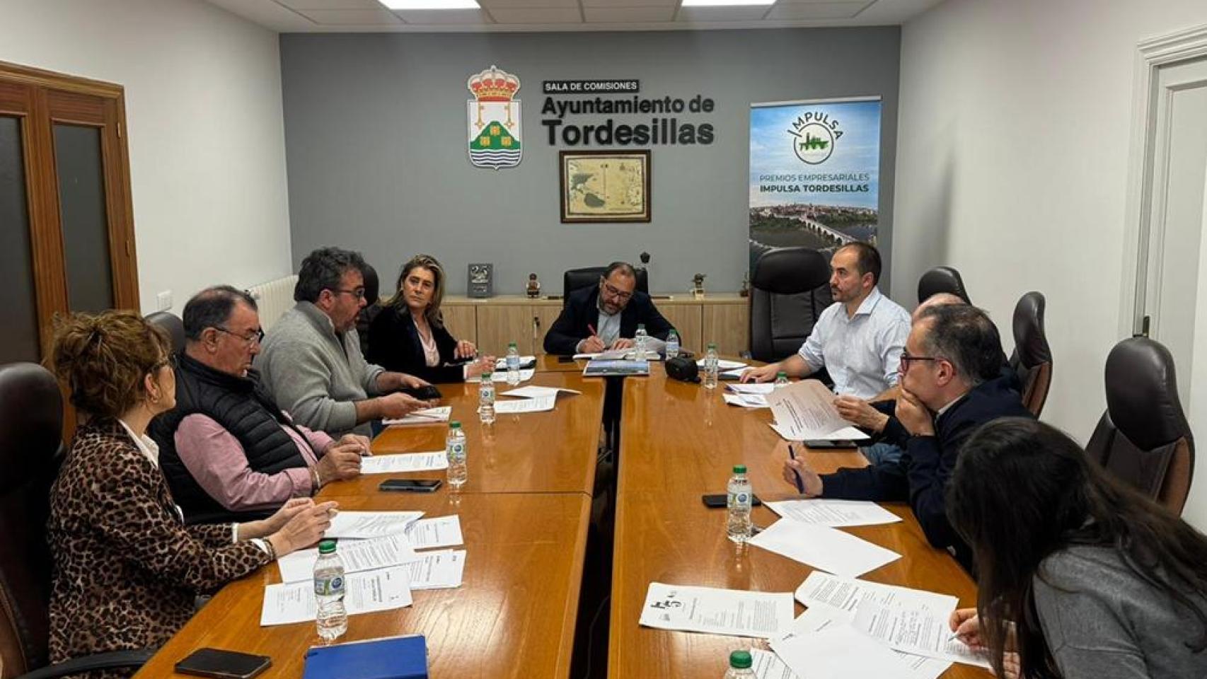 El jurado de los II Premios Empresariales de Tordesillas durante la deliberación de los galardones