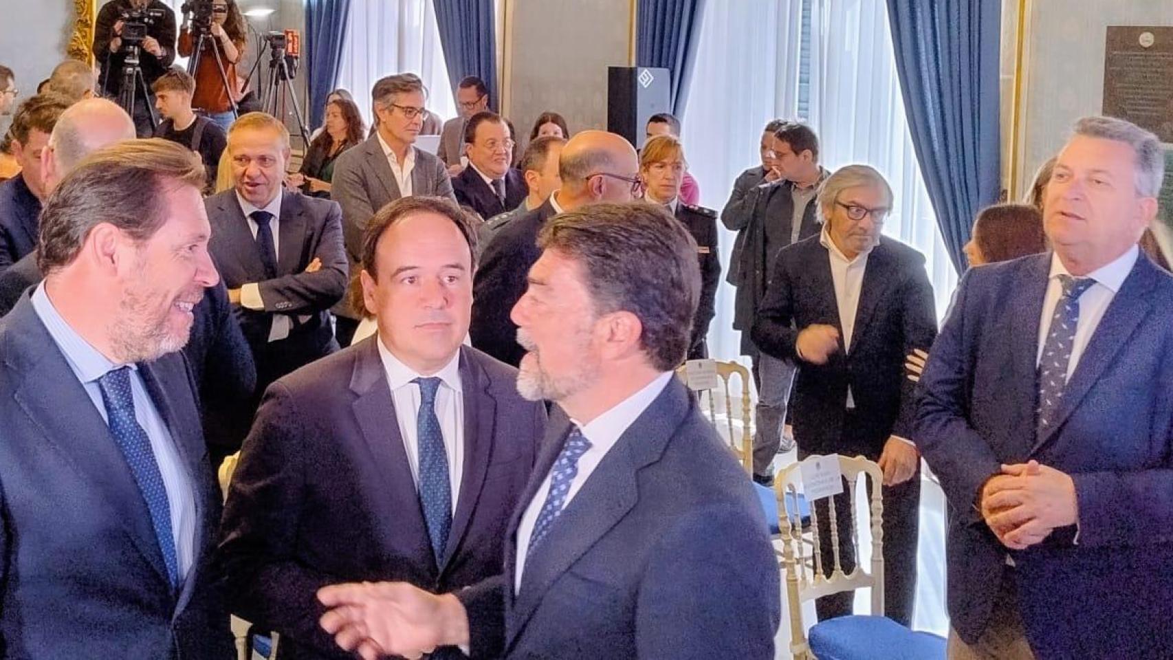 Óscar Puente, Juanfran Pérez Llorca y Luis Barcala, en la presentación del proyecto Parque Central de Alicante.