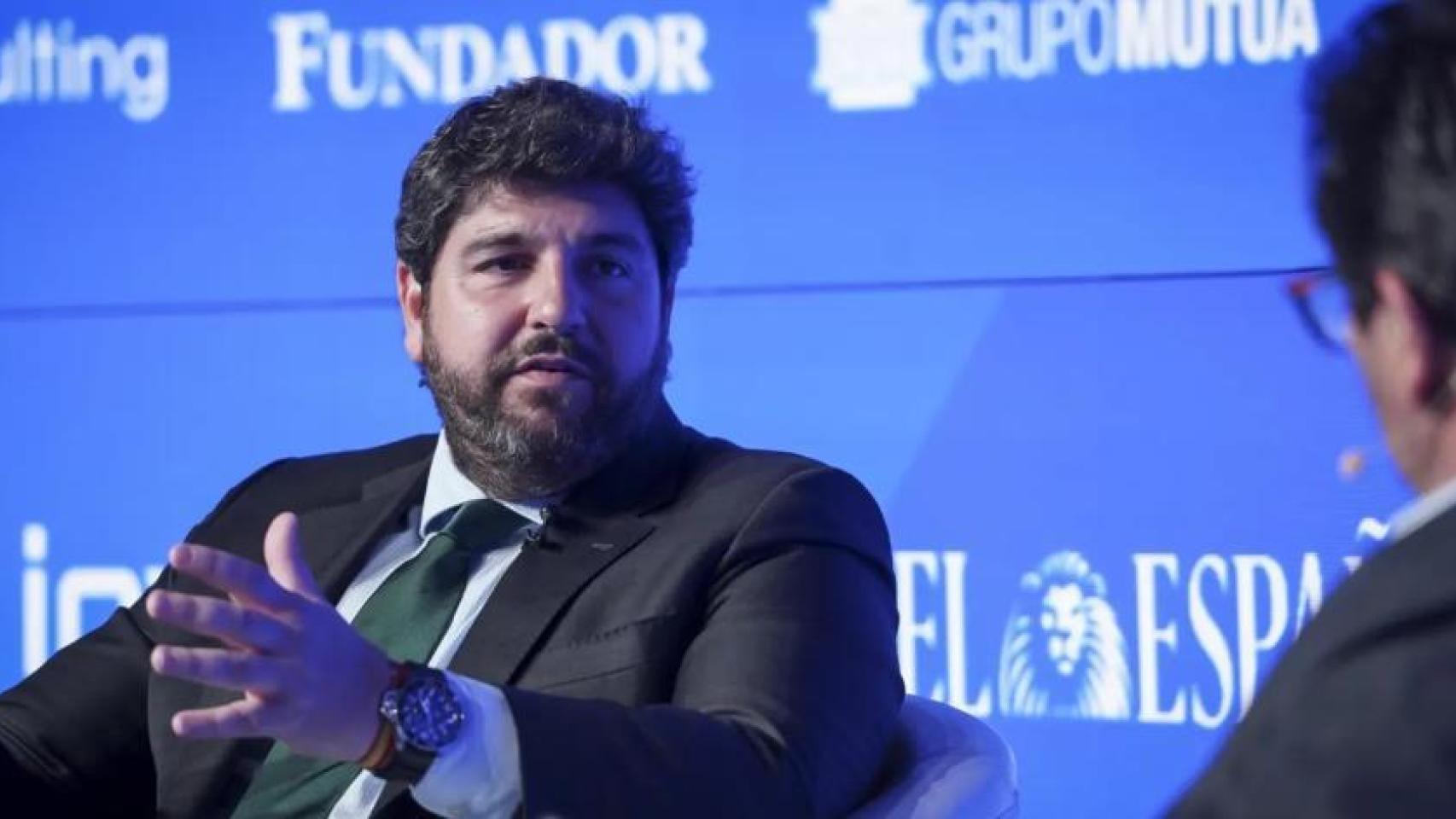 El presidente de la Región de Murcia, Fernando López Miras, en la edición de Wake Up, Spain! 2025, en la Casa América en Madrid, conversando con Rafa Navarro, cofundador de Insomnia y editor Disruptores.