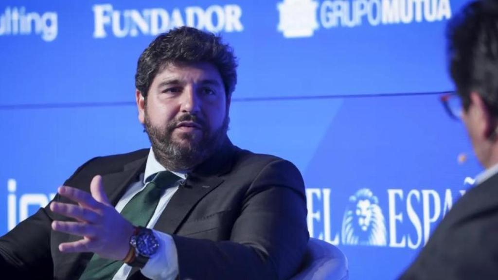 El presidente de la Región de Murcia, Fernando López Miras, en la edición de Wake Up, Spain! 2025, en la Casa América en Madrid, conversando con Rafa Navarro, cofundador de Insomnia y editor Disruptores.