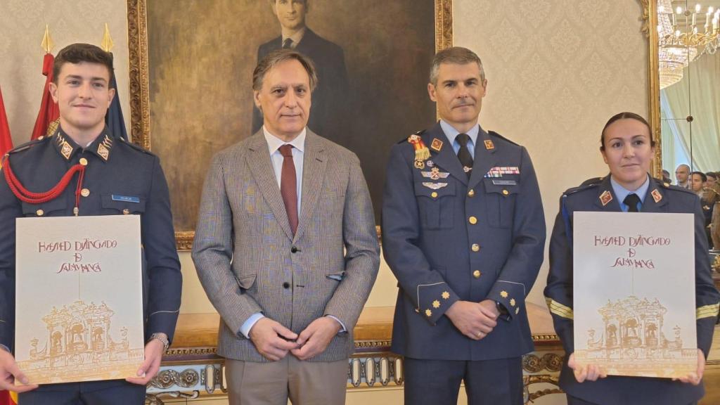 Reconocimiento como 'Huespedes Distinguidos' de Salamanca a la 77ª promoción de la Academia General del Aire y a la 34ª promoción de la Academia Básica del Aire.