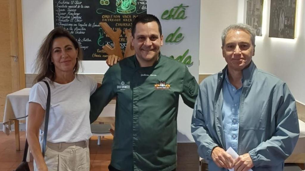 Vicente Vallés y Ángeles Blanco en el Asador El Chico.