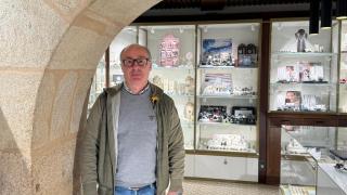 Medio siglo vendiendo joyas en Santiago: Venía gente de toda Galicia a comprarnos alianzas